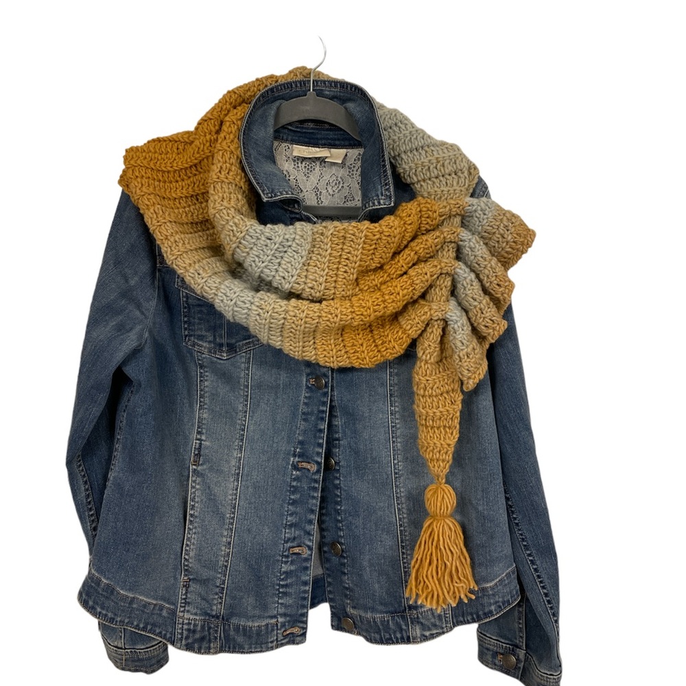 HAND CRAFTED Keyhole Scarf Ice/Gold DeeSkiDoesIt